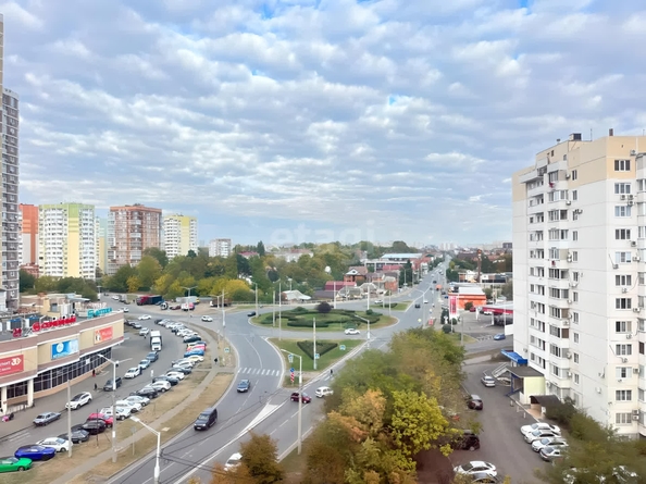 
   Продам 2-комнатную, 56.3 м², 70-летия Октября ул, 34

. Фото 8.