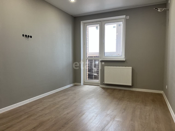 
   Продам 2-комнатную, 52 м², Жириновского ул, 1/8

. Фото 2.