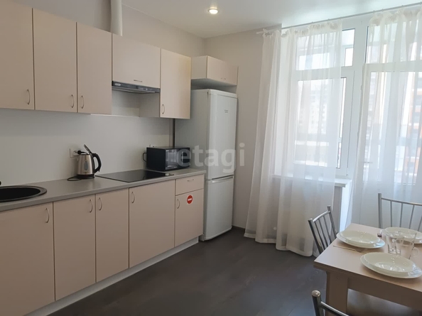 
   Продам 2-комнатную, 50.4 м², Григория Булгакова ул, 12/1

. Фото 2.