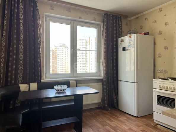 
   Продам 2-комнатную, 59 м², Героя Аверкиева А.А. ул, 22

. Фото 1.