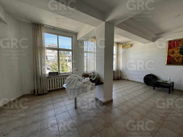 
   Продам 2-комнатную, 89 м², Клубничная ул, 6а

. Фото 3.