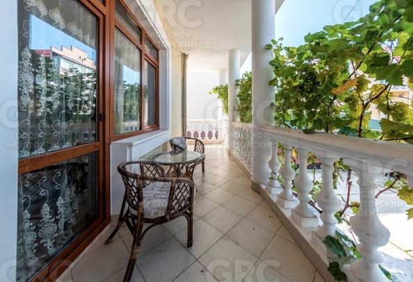 
   Продам 4-комнатную, 185 м², Виноградная ул, 53/15

. Фото 9.