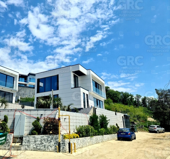 
   Продам коттедж, 220 м², Сочи

. Фото 2.