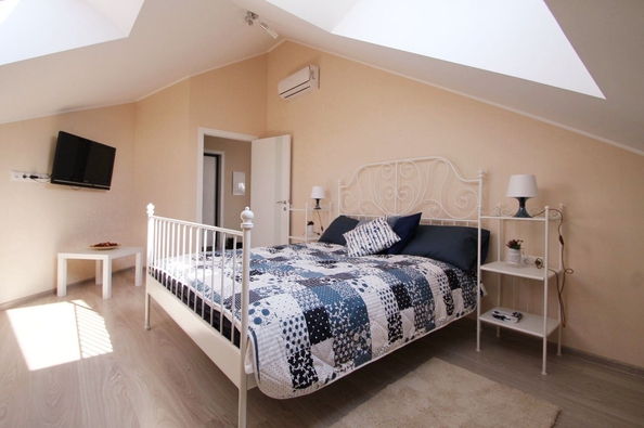 
  Продается 1-комн. квартира, 50 м², Верхняя ул
. Фото 2.