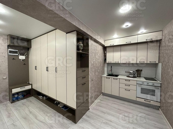 
  Продается 2-комн. квартира, 55 м², Тепличная ул, д. 71
. Фото 8.