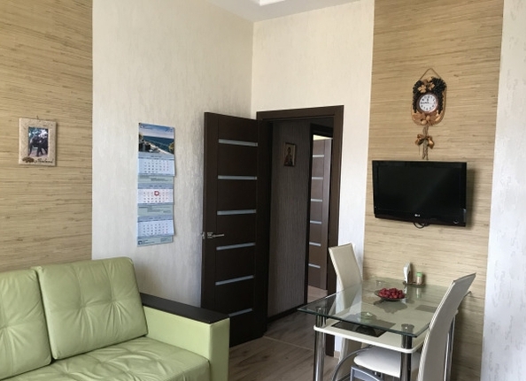 
  Продается 2-комн. квартира, 79 м², Вишневая ул, д. 25
. Фото 4.