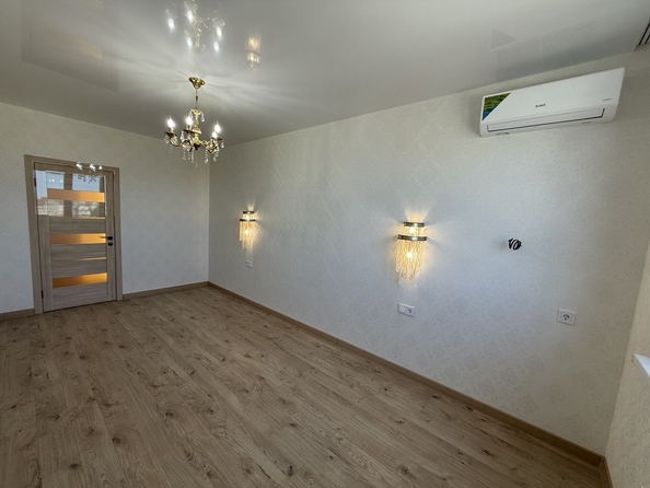 
  Продается 2-комн. квартира, 58 м², Омелькова ул, д. 93
. Фото 8.