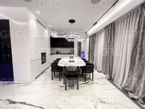 
  Продается 4-комн. квартира, 197 м², Кирова ул, д. 35
. Фото 4.