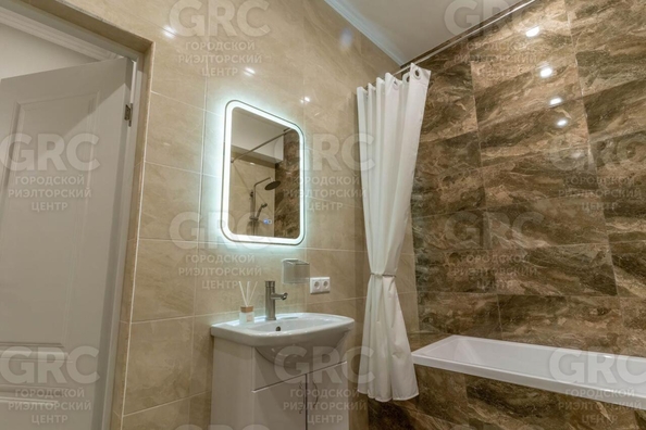 
  Продается 4-комн. квартира, 200 м², Виноградная ул, д. 36
. Фото 2.