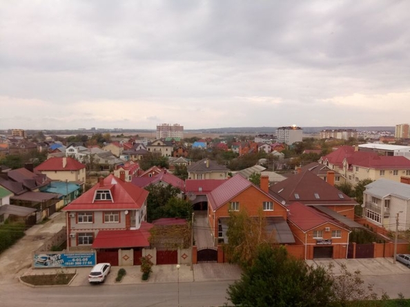 
  Продается 2-комн. квартира, 83 м², Лазурная ул, д. 18
. Фото 3.