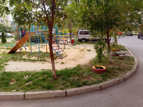 
  Продается 2-комн. квартира, 83 м², Лазурная ул, д. 18
. Фото 7.