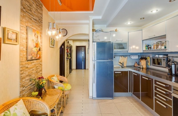 
  Продается 2-комн. квартира, 83 м², Лазурная ул, д. 18
. Фото 12.