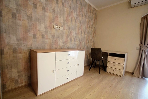 
  Продается 3-комн. квартира, 100 м², Крымская ул, д. 248
. Фото 2.
