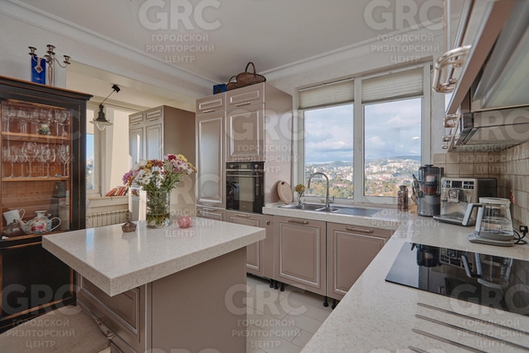 
  Продается 4-комн. квартира, 155 м², Юных Ленинцев ул, д. 10
. Фото 8.