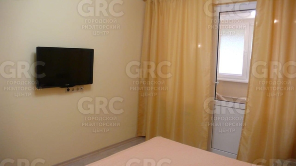
  Продается 1-комн. квартира, 31 м², Конституции СССР ул, д. 8
. Фото 7.