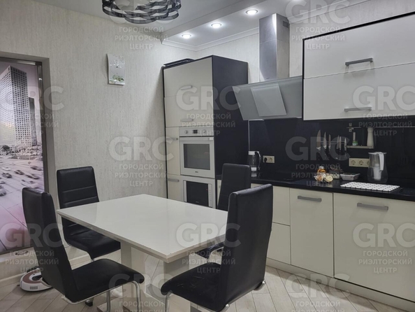 
  Продается 2-комн. квартира, 72.6 м², Первомайская ул, д. 19
. Фото 2.