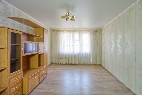 
  Продам 2-комн. квартиру, 52 м², 70-летия Октября ул
. Фото 1.