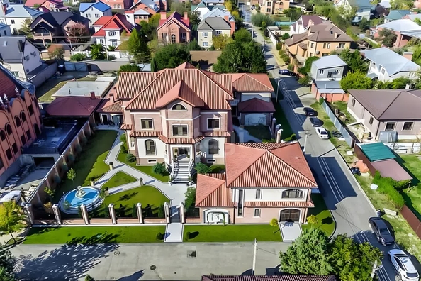 
  Продается дом 1800 м². Фото 1.