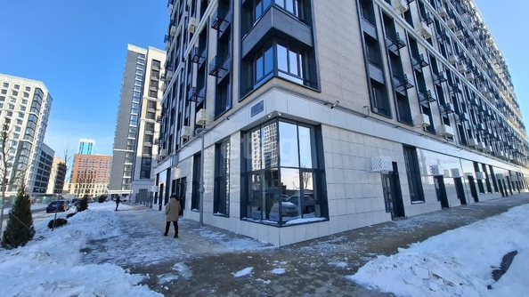 
   Продам 1-комнатную, 38 м², Андрея Голуба ул, 16к1

. Фото 2.