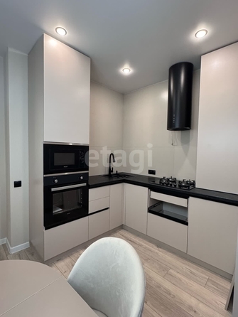 
   Продам 2-комнатную, 50 м², Тухачевского ул, 33к2

. Фото 1.