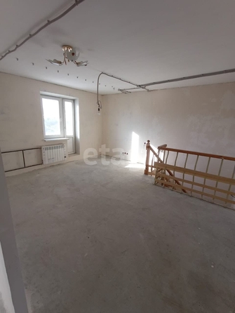 
   Продам 3-комнатную, 76.8 м², Парижской Коммуны ул, 54б

. Фото 1.