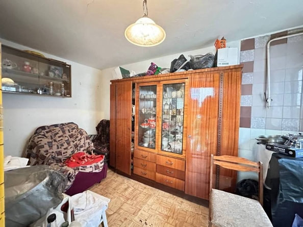 
  Продается 4-комн. квартира, 51.8 м², Кабардинская ул
. Фото 9.