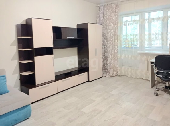 
  Сдается 1-комн. квартира, 43 м², Л.Толстого ул, д. 25
. Фото 2.