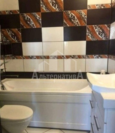 
  Продается 1-комн. квартира, 48 м², Октябрьская ул
. Фото 5.