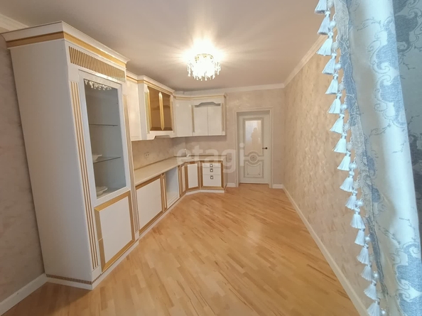 
   Продам 2-комнатную, 66 м², Л.Толстого ул, 25

. Фото 2.