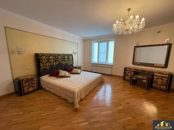 
   Продам 3-комнатную, 180 м², Островского ул

. Фото 3.