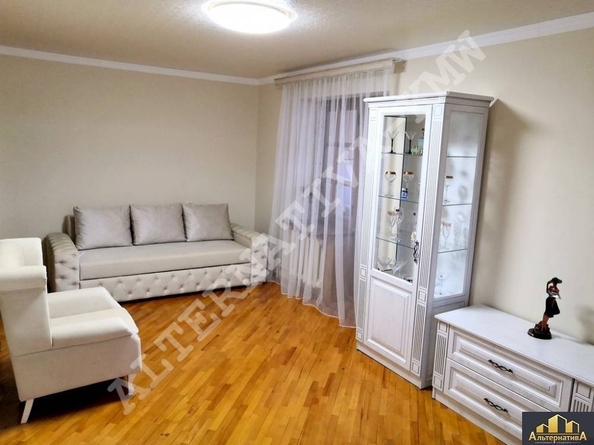 
  Продается 3-комн. квартира, 74 м², Орджоникидзе ул
. Фото 2.
