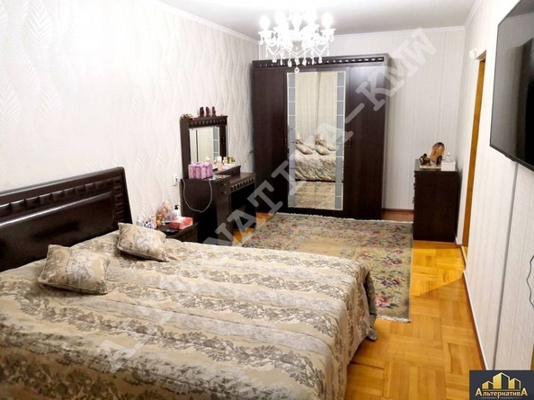 
   Продам 3-комнатную, 74 м², Орджоникидзе ул

. Фото 4.