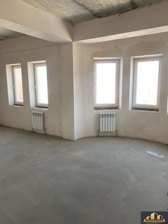 
   Продам 3-комнатную, 152.7 м², 8 Марта ул

. Фото 4.