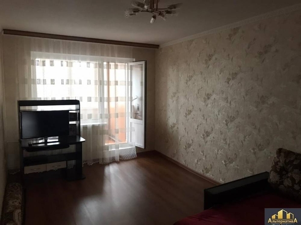 
  Продается 3-комн. квартира, 70 м², Октябрьская ул
. Фото 1.