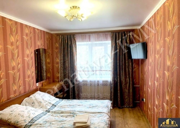 
   Продам 2-комнатную, 37 м², Широкая ул

. Фото 1.