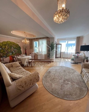 
  Продается 2-комн. квартира, 76 м², Кирова ул
. Фото 3.