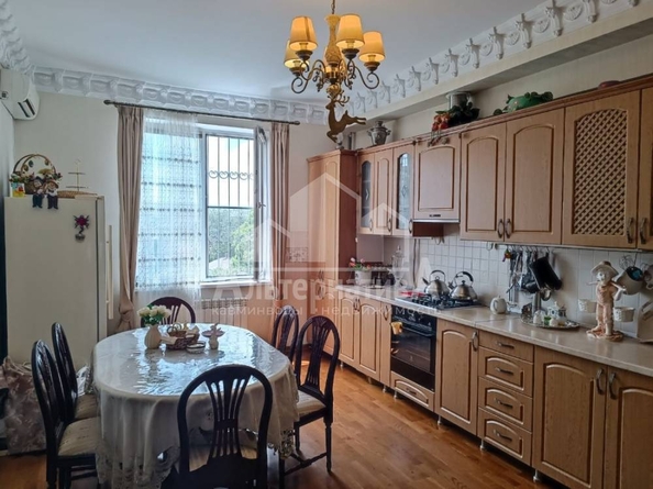 
   Продам 2-комнатную, 81.6 м², Ленинградская ул

. Фото 2.