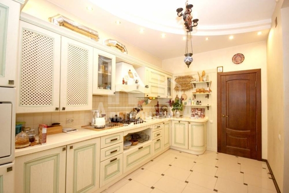 
  Продается 4-комн. квартира, 161 м², Декабристов ул
. Фото 2.