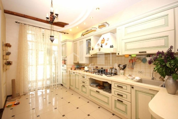 
  Продается 4-комн. квартира, 161 м², Декабристов ул
. Фото 3.