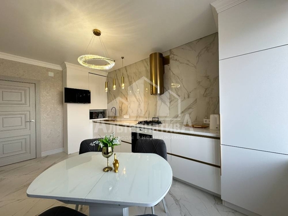 
  Продается 1-комн. квартира, 47 м², Замковая ул
. Фото 2.