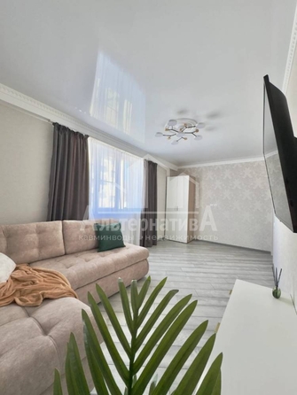 
  Продается 1-комн. квартира, 42 м², Кленовая роща ул
. Фото 2.