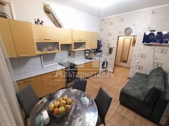 
  Продается 2-комн. квартира, 68 м², Декабристов ул
. Фото 3.