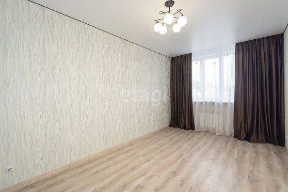 
   Продам 1-комнатную, 40 м², Вагулевского ул, 35-37

. Фото 9.