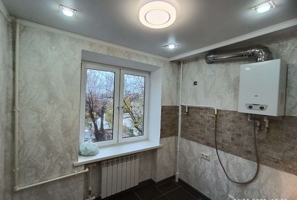 
   Продам 3-комнатную, 50.2 м², Малюгиной ул, 284

. Фото 3.