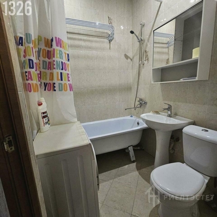 
   Продам 1-комнатную, 37 м², Венеры ул, 9/5

. Фото 2.