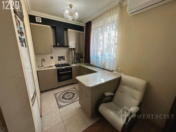 
   Продам 2-комнатную, 39 м², Грисенко ул, 38

. Фото 2.