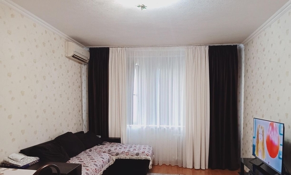 
   Продам 3-комнатную, 63 м², Думенко ул, 1/2

. Фото 4.