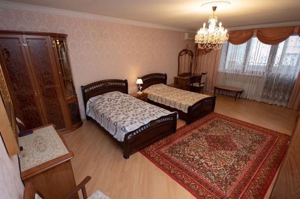 
   Продам 4-комнатную, 171 м², Адыгейская ул, 72

. Фото 5.