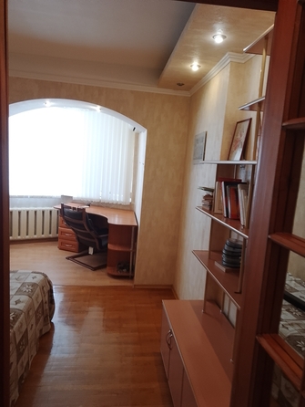 
   Продам 4-комнатную, 100 м², Малиновского ул, д 76

. Фото 3.