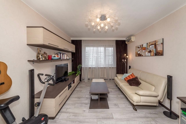 
   Продам 3-комнатную, 84 м², Думенко ул, 11Д

. Фото 8.